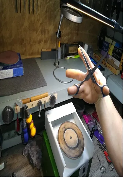 Frisuerschere geschärft